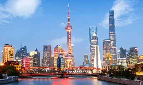 临港港城新天地地标打卡指南：大悦城潮流酒吧与上海南站接送客攻略全解析
