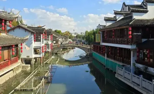 下班就失联？打破都市孤单壁垒，爱上海同城交友情感树洞社区与下班后社交派对真能救你