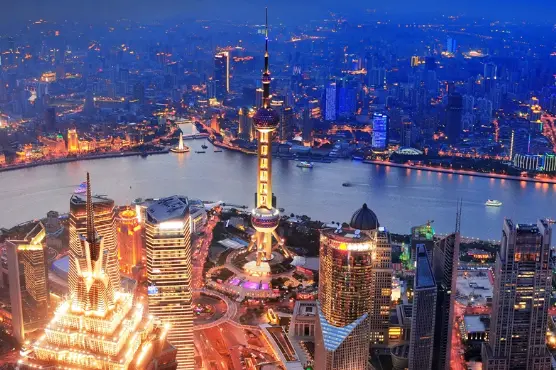 徐家汇夜逛避坑预警：天主教堂广场夜景拍摄机位与错峰出行路线指引
